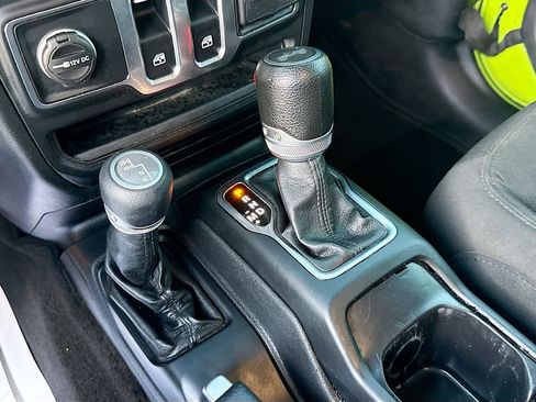 Used 2021 Jeep Wrangler Willys image 18