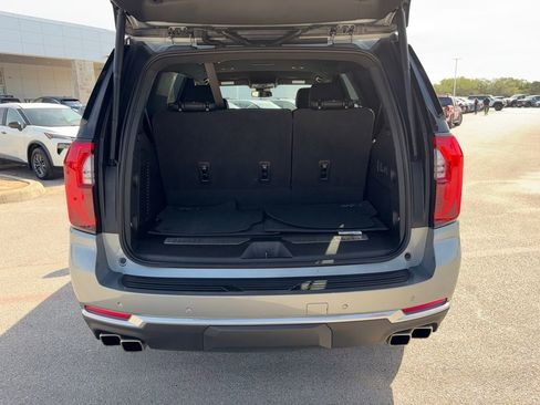Used 2025 GMC Yukon Denali AWD/4WD image 29
