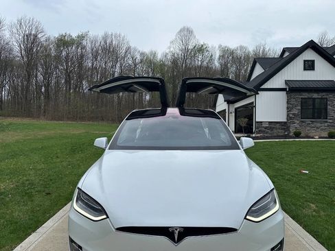 Used 2016 Tesla Model X 75D image 2