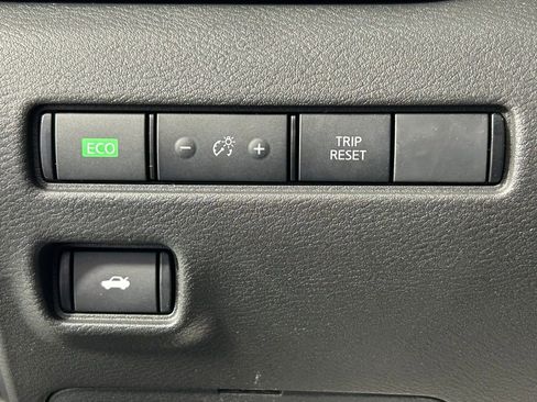 Used 2025 Nissan Sentra SR w/ Midnight Edition FWD image 25