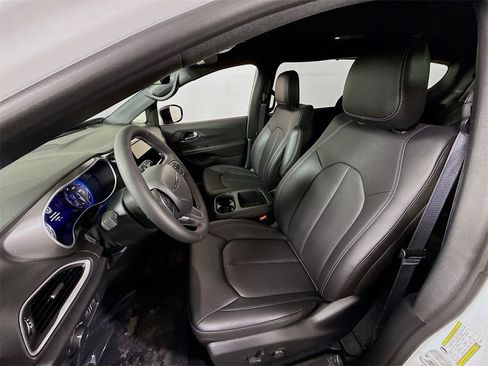 New 2026 Chrysler Voyager LX image 15