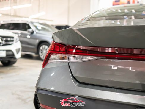 Used 2025 Hyundai Elantra SEL image 42