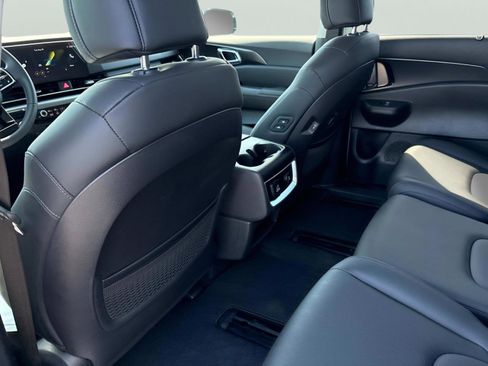 New 2026 Kia Carnival SX w/ SX Dark Edition Package image 17