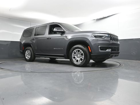 Used 2024 Jeep Wagoneer 2WD image 29