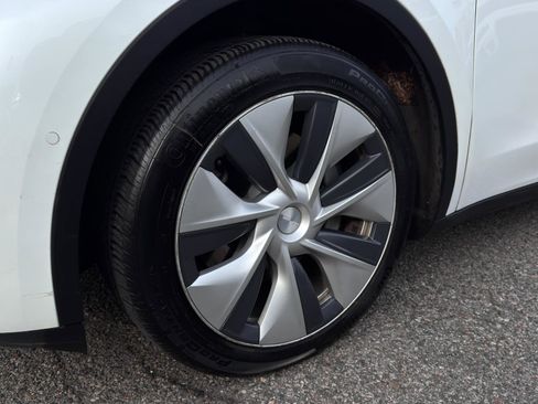 Used 2021 Tesla Model Y Long Range image 12