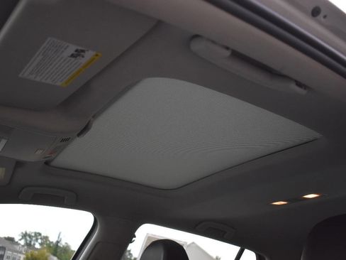 Used 2015 Volkswagen Golf S image 30