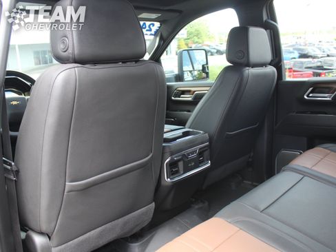 Used 2024 Chevrolet Silverado 2500 High Country w/ Technology Package AWD/4WD image 24