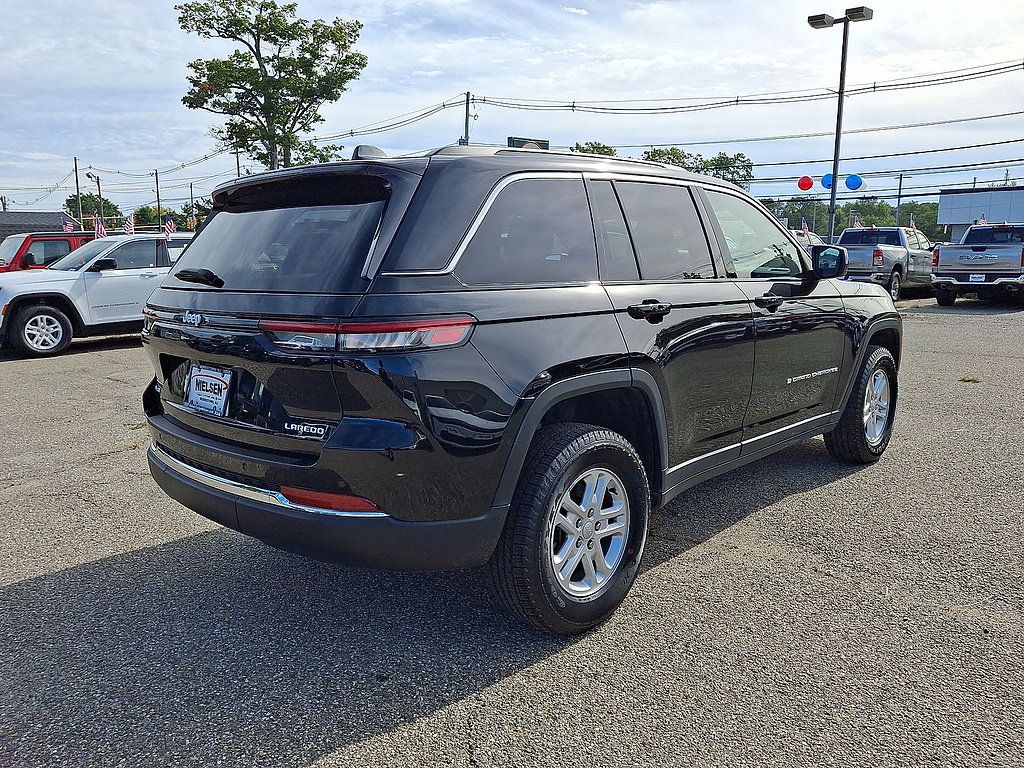 Used 2025 Jeep Grand Cherokee Laredo w/ Luxury Tech Group I AWD/4WD image 8