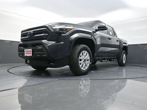Used 2025 Toyota Tacoma SR5 w/ SR5 Upgrade Package image 32