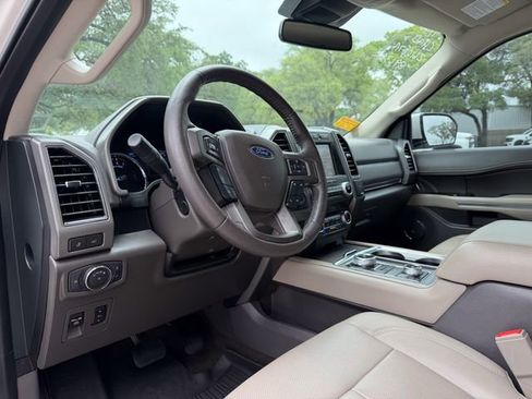 Used 2019 Ford Expedition XLT w/ Equipment Group 202A AWD/4WD image 8