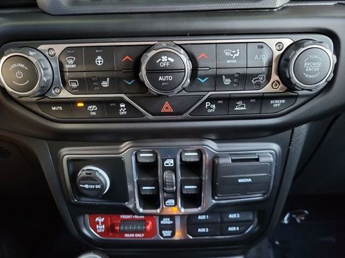 Used 2022 Jeep Wrangler Unlimited Rubicon w/ Xtreme Recon 35" Tire Package image 10