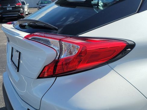 Used 2019 Toyota C-HR XLE FWD image 11