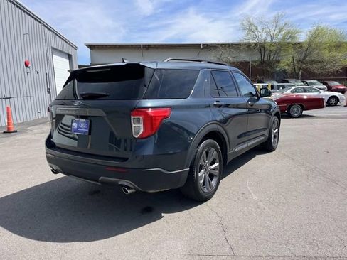 Used 2022 Ford Explorer XLT w/ Equipment Group 202A image 3