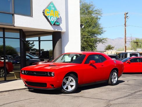 Used 2023 Dodge Challenger SXT image 2