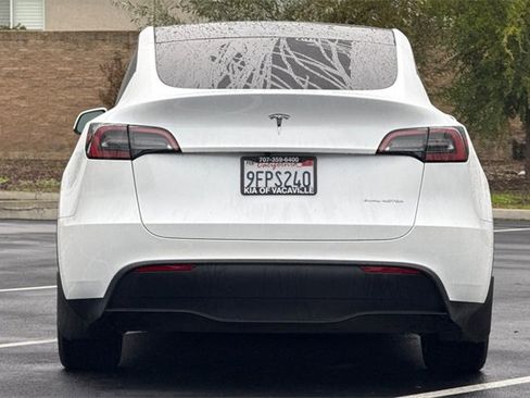 Used 2023 Tesla Model Y Long Range image 8