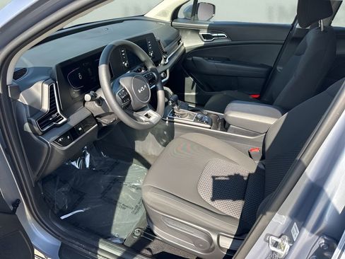 Used 2025 Kia Sportage LX image 10