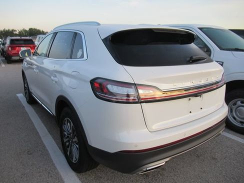 Used 2022 Lincoln Nautilus FWD w/ Premium Package image 4