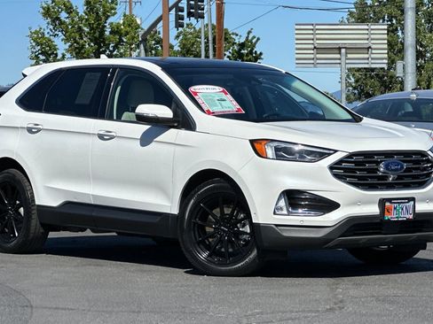 Used 2020 Ford Edge Titanium w/ Equipment Group 301A AWD/4WD image 2