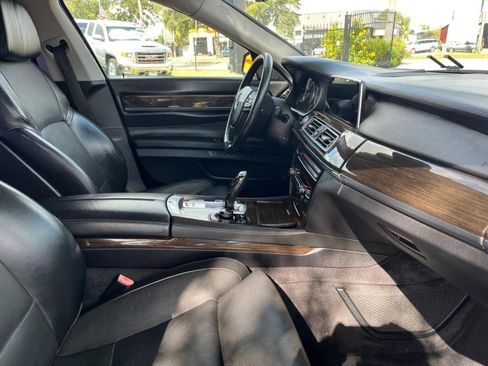 Used 2010 BMW 750Li image 32
