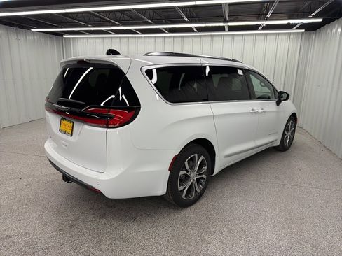 New 2026 Chrysler Pacifica Pinnacle w/ Trailer Tow Group image 6