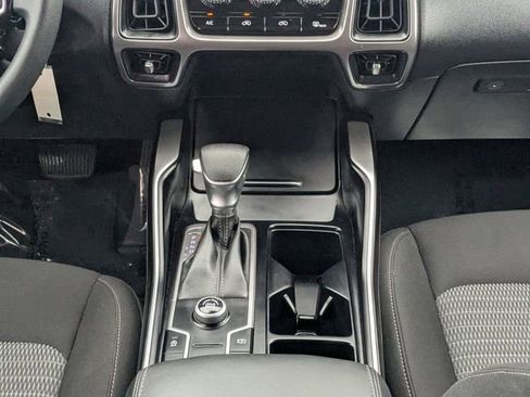 Used 2023 Kia Sorento LX image 19