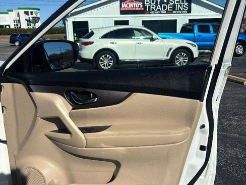 Used 2016 Nissan Rogue S w/ Appearance Package image 36