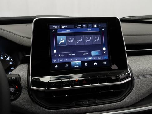 Certified 2025 Jeep Compass Latitude w/ Convenience Group image 24