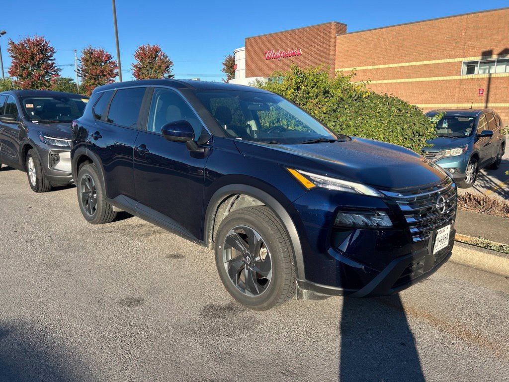 Used 2025 Nissan Rogue SV FWD image 2