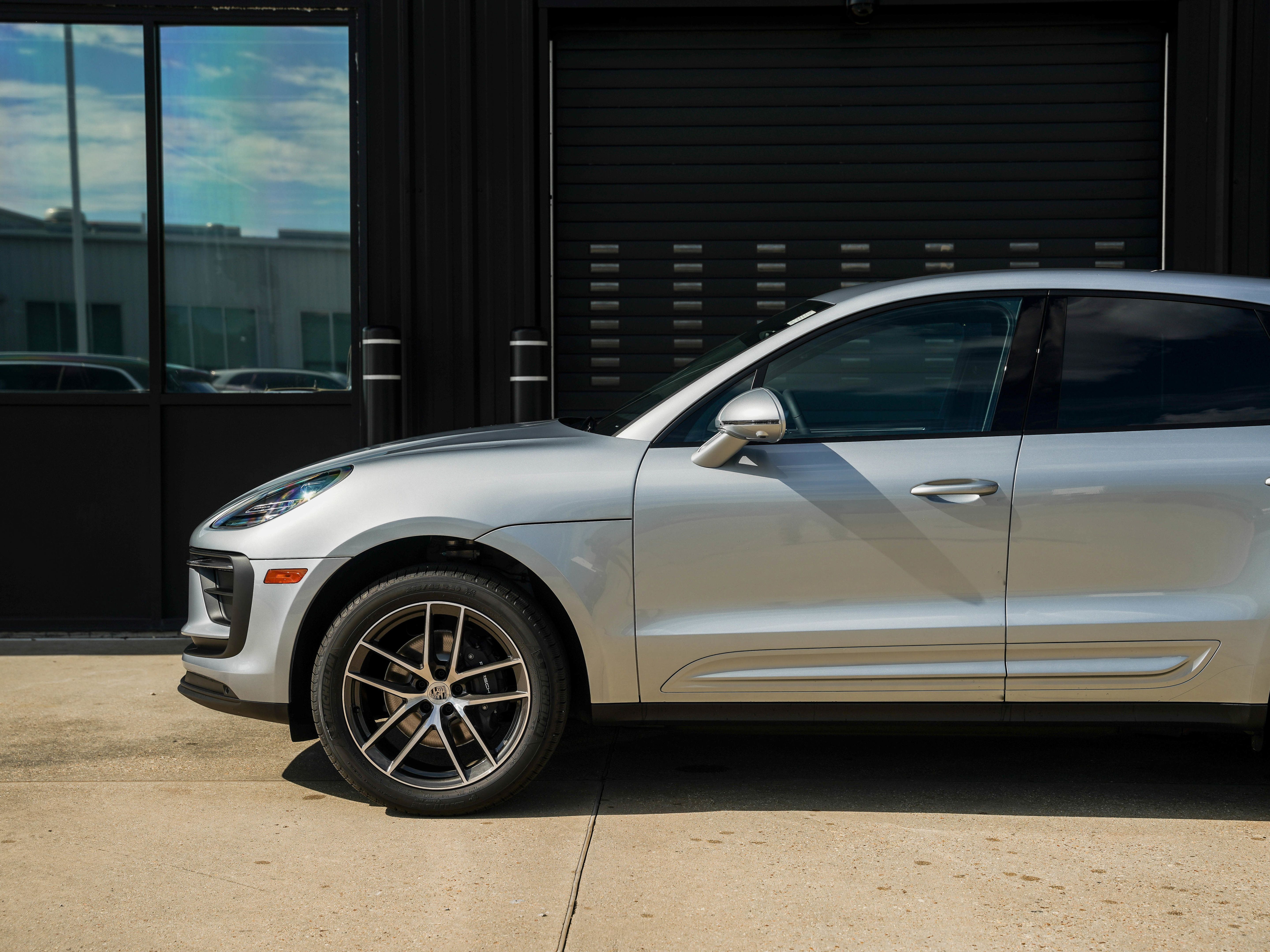 Certified 2026 Porsche Macan AWD/4WD image 11