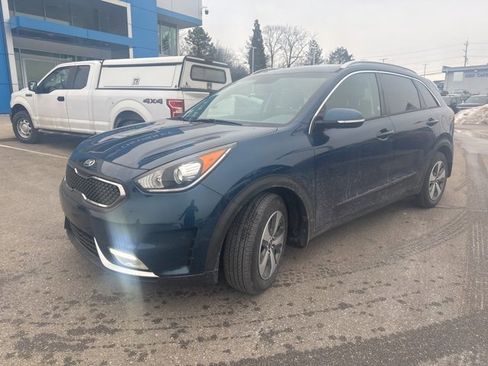 Used 2017 Kia Niro EX image 2