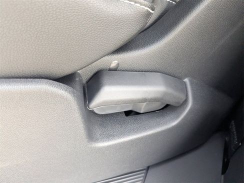 New 2026 Volkswagen Atlas Cross Sport SE image 17