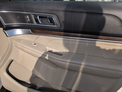 Used 2018 Ford Explorer Limited w/ Ford Safe & Smart Package FWD image 38