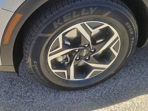 Used 2023 Kia Sportage LX image 9