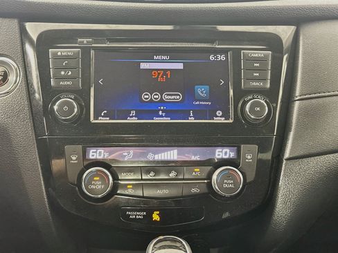 Used 2019 Nissan Rogue SV FWD image 23