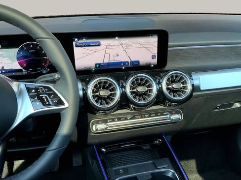 New 2026 Mercedes-Benz GLB 250 4MATIC image 6