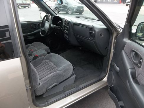 Used 1998 Chevrolet S10 Pickup LS w/ Preferred Equipment Group RWD image 12