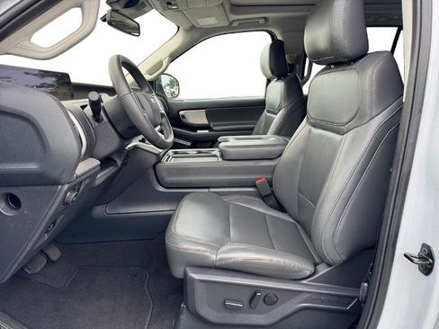 Certified 2025 Ford Expedition Active AWD/4WD image 9