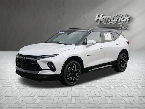 Used 2023 Chevrolet Blazer RS w/ Enhanced Convenience Package FWD image 5