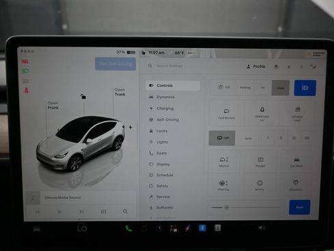 Used 2024 Tesla Model Y 2WD image 25