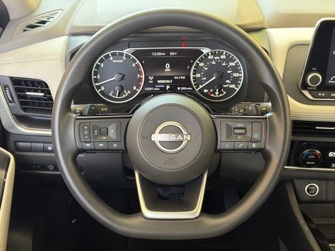 Used 2023 Nissan Rogue SV FWD image 4