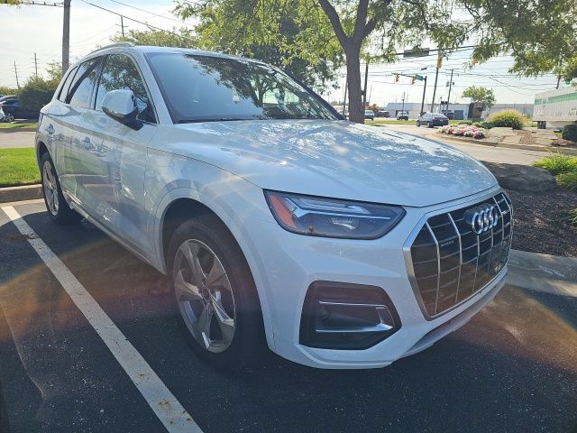 Used 2021 Audi Q5 2.0T Premium Plus w/ Premium Plus Package AWD/4WD image 2