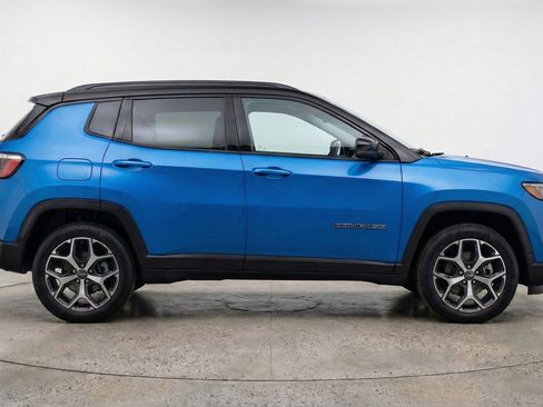Used 2025 Jeep Compass Limited image 11