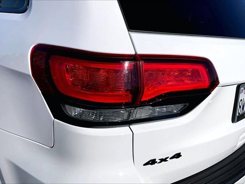 Used 2021 Jeep Grand Cherokee Laredo X image 28