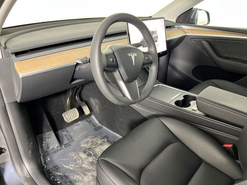 Used 2023 Tesla Model Y Long Range image 23