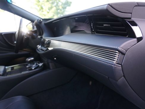 Used 2018 Lexus LS 500 w/ Accessory Package (Z2) RWD image 22