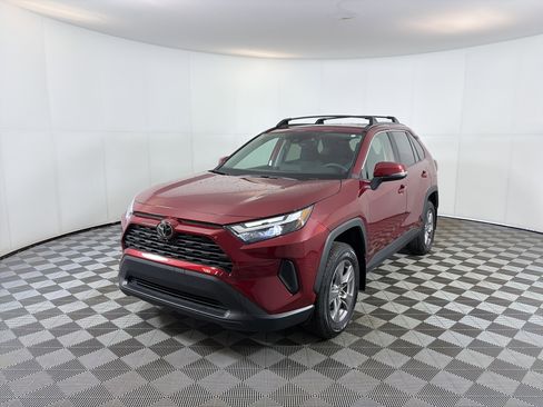 Used 2023 Toyota RAV4 XLE w/ Convenience Package image 2