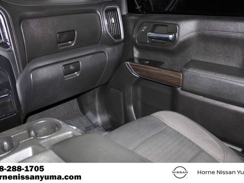Used 2020 Chevrolet Silverado 1500 LT w/ LT Value Package AWD/4WD image 9
