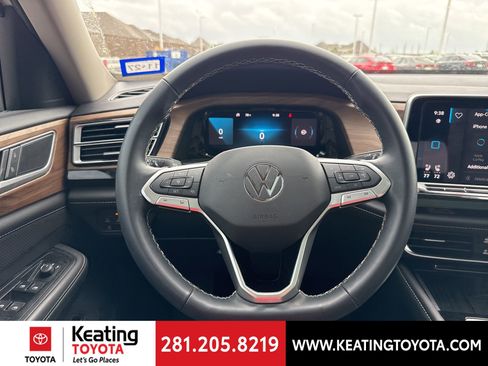 Used 2025 Volkswagen Atlas SE image 16