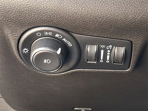 Used 2022 Jeep Compass Limited image 24