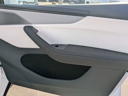 Used 2026 Tesla Model Y 2WD image 30